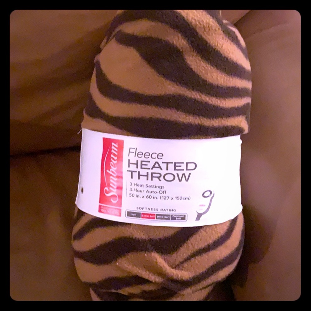 Fleece heated throw blanket